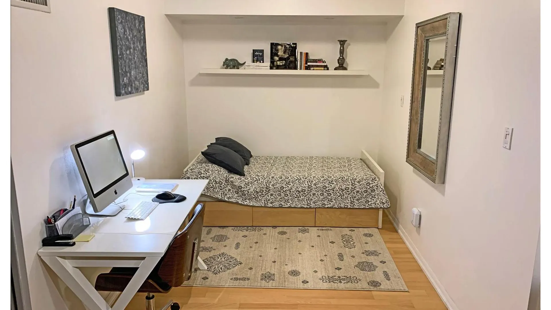 Cozy Condo In Centre Of Downtown Toronto Canada